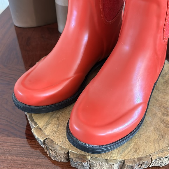 UGG *NWT* Women’s Reignfall Wool Lined Boots - Picture 4 of 9